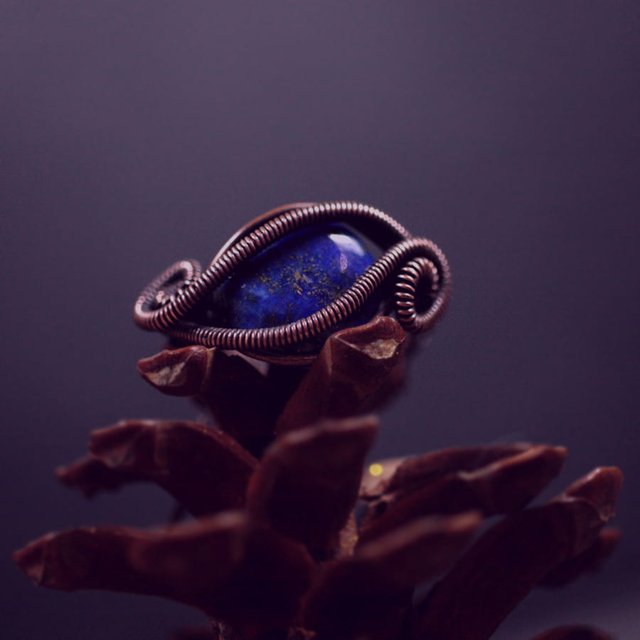 Miedziany pierścionek z lapis lazuli
