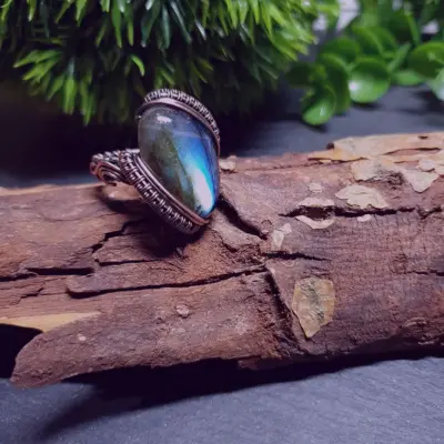 Pierścień miedziany z niebieskim labradorytem - wire wrapping - Smocze Sny